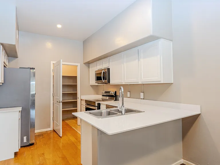 New 2br2ba "semi loft-style" Kitchen