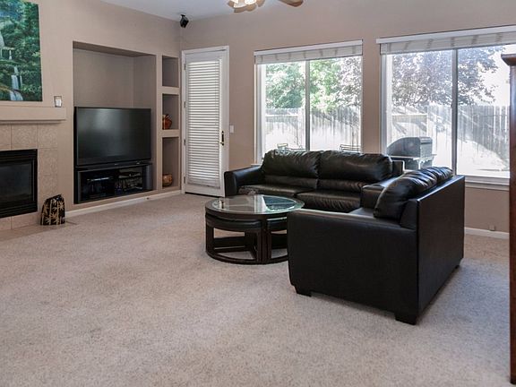 4th image of 726 Caber Dr