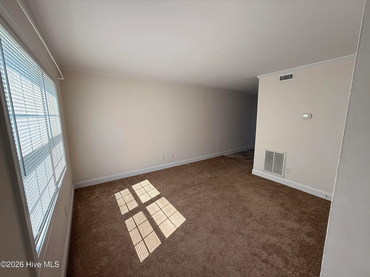 2 bed, 1.0 bath, 800 sqft, $1,100 — Photo 2