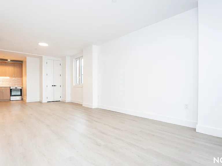 649 Hart St #2F — Photo 11