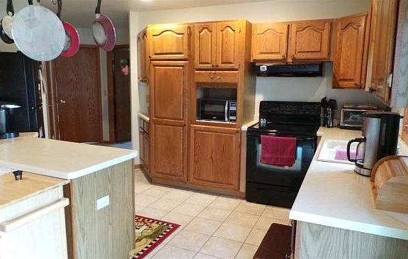 4th image of 1065 Mihill Ave