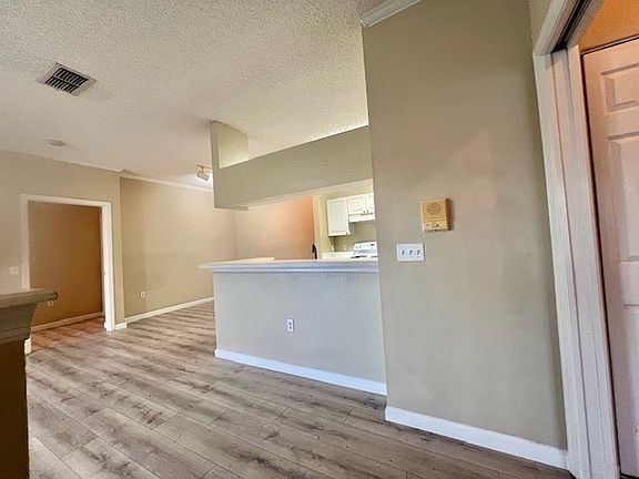 4th image of 424 Arbor Lakes Cir #1