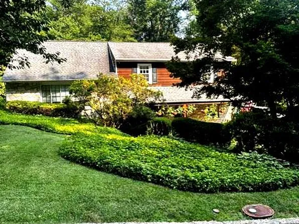 2766 Arrowhead Dr, Langhorne, PA 19053