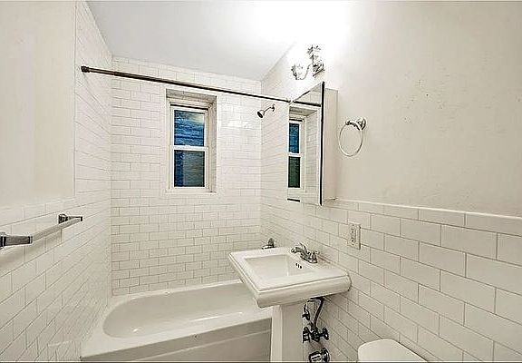 4th image of 7 Cornelia St APT 3F