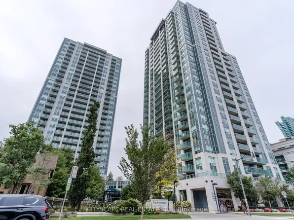 18 Harrison Garden Blvd #406, Toronto, ON M2N 7J7