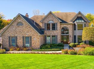 3203 Greenwood Ln, Saint Charles, IL 60175