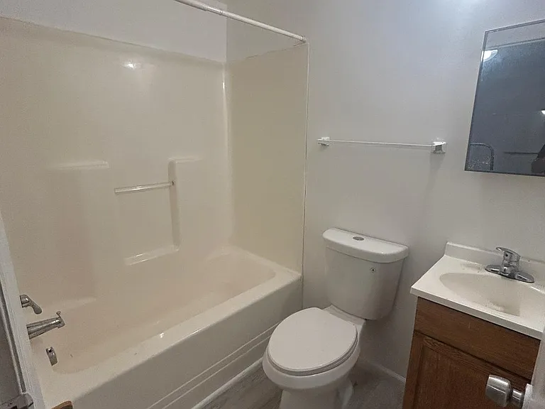 26 Library St #1B — Photo 5