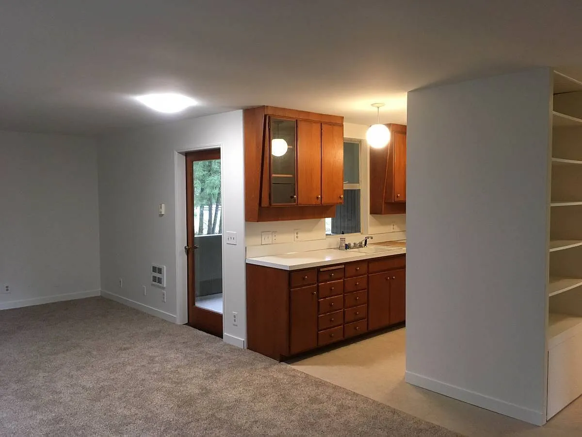 2 bed, 1050 sqft, $1,999 — Photo 2