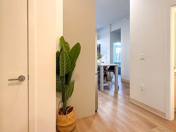 4th image of 1529 Oxford St #115