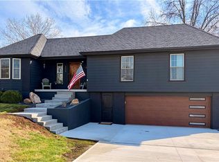 209 Saponi Ln, Lake Winnebago, MO 64034