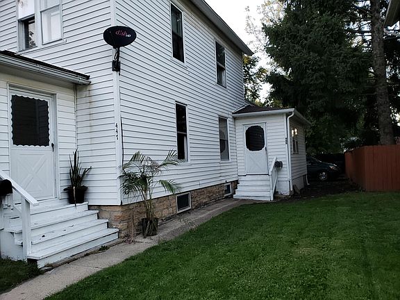 2nd image of 445 W Park Ave