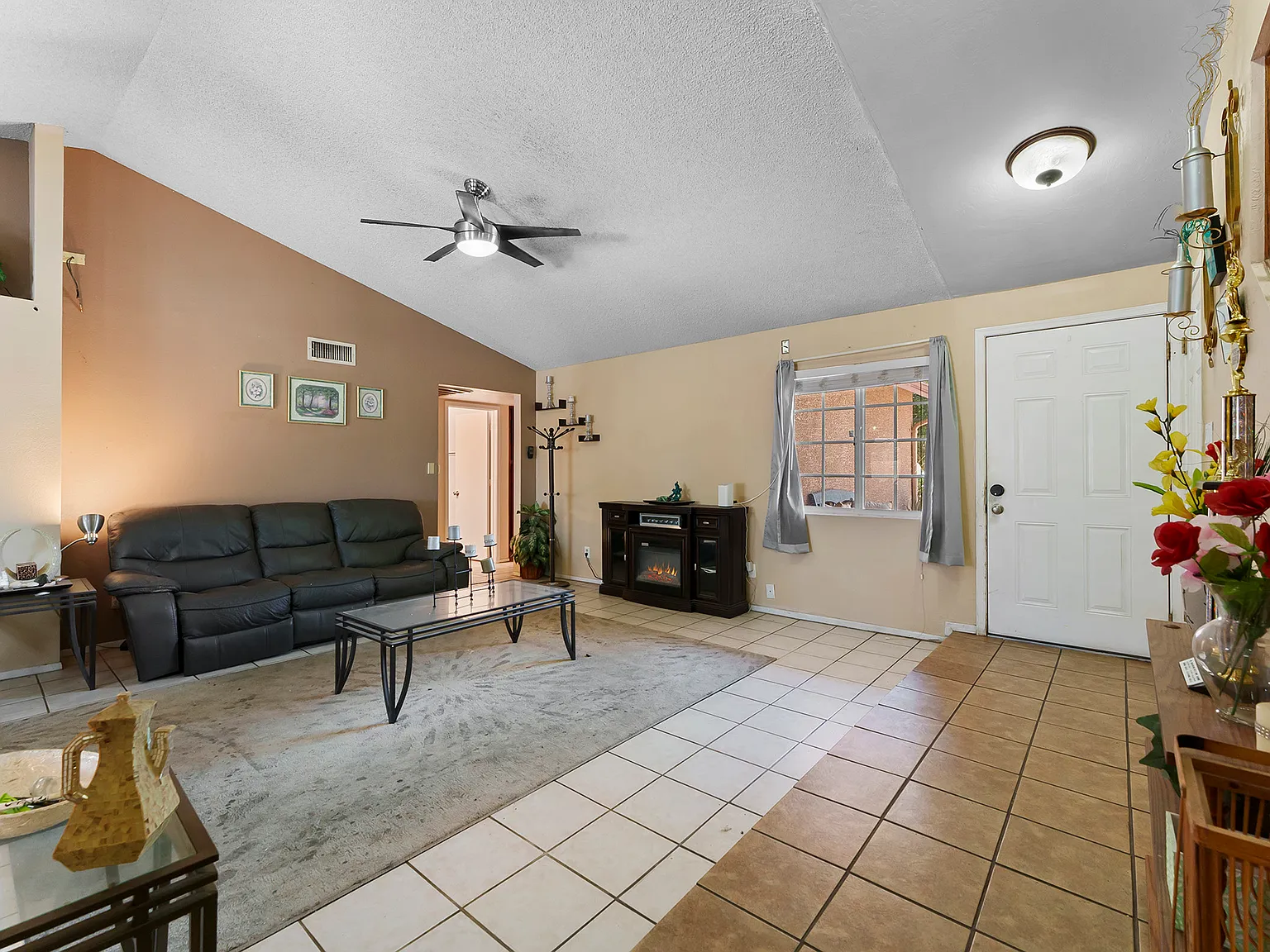 6 bed, 2116 sqft, $675 — Photo 4