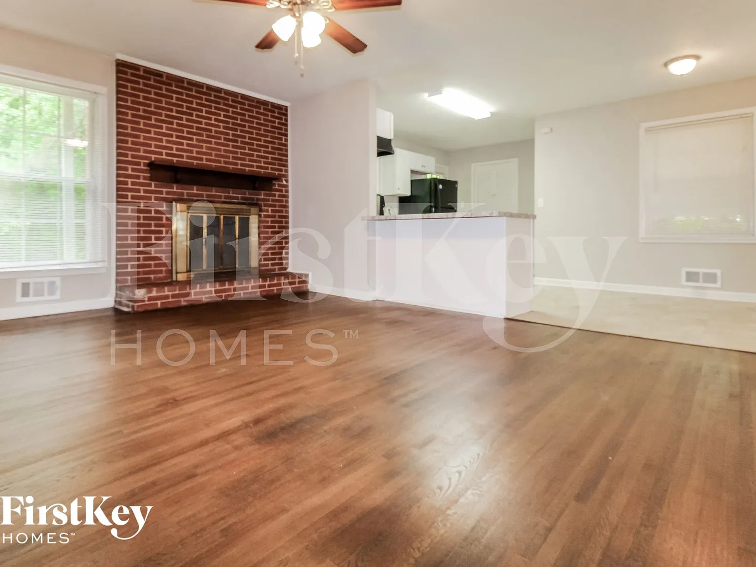 3 bed, 1.5 bath, 1422 sqft, $1,860 — Photo 4