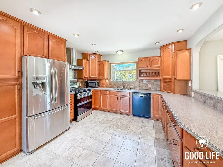 9719 Castaic Ct — Photo 5