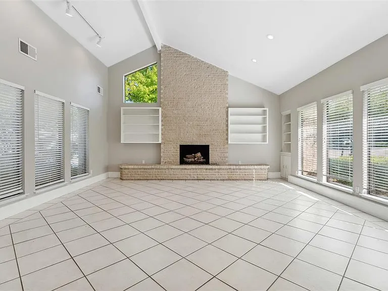17015 Graystone Dr — Photo 5