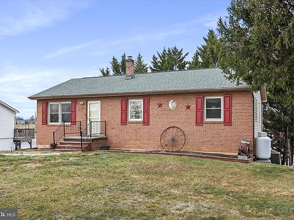 3rd image of 104 Linwood Ct