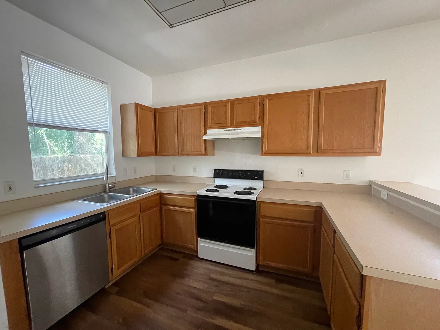 2 bed, 2.5 bath, 1172 sqft, $1,400 — Photo 4