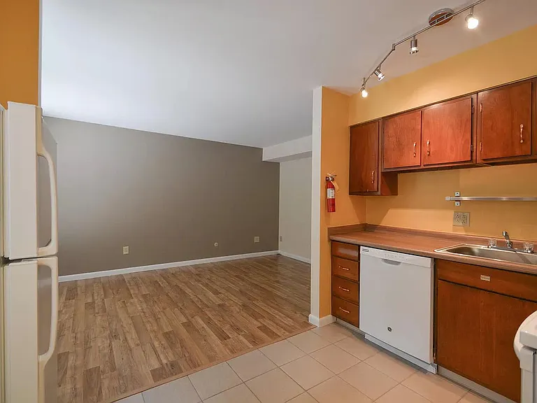 828 W Dixie St #6 — Photo 3