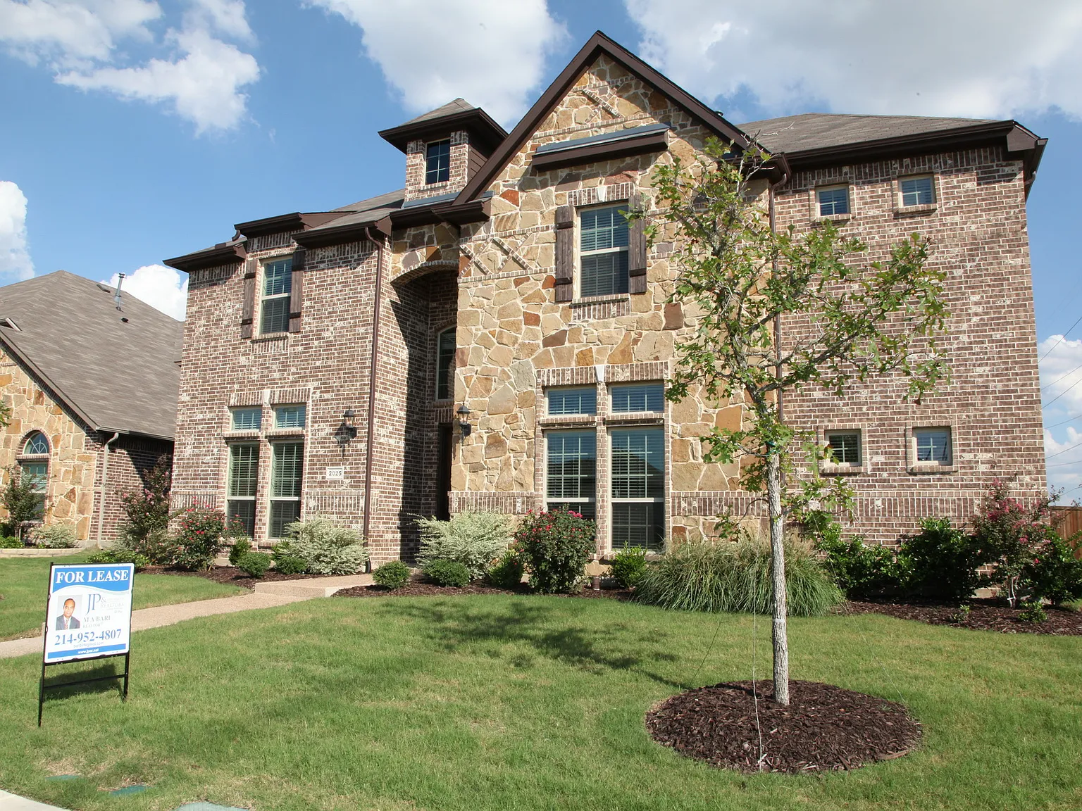 5 bed, 3888 sqft, $3,300 — Photo 1