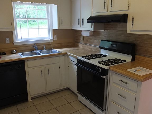 4th image of 46 Dempsey Dr
