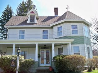 34 Main St, Highland, NY 12528