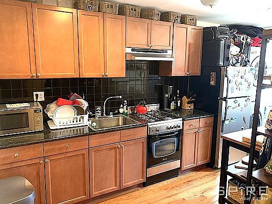 3rd image of 129 E 7th St #2