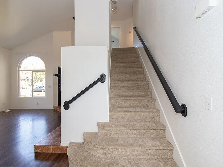 1821 Avenida Segovia — Photo 18