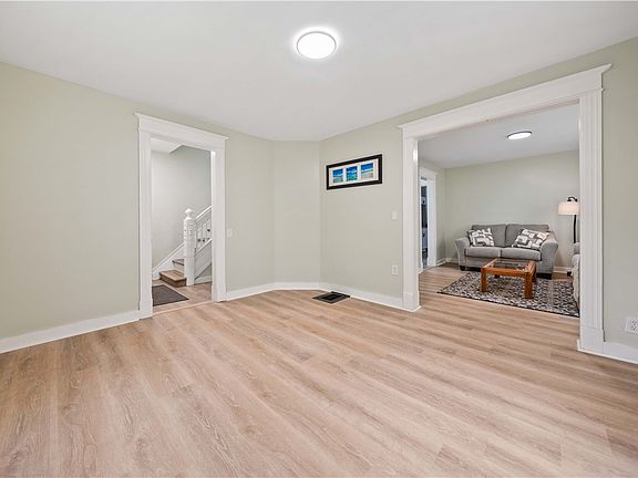 5th image of 519 Parsells Ave
