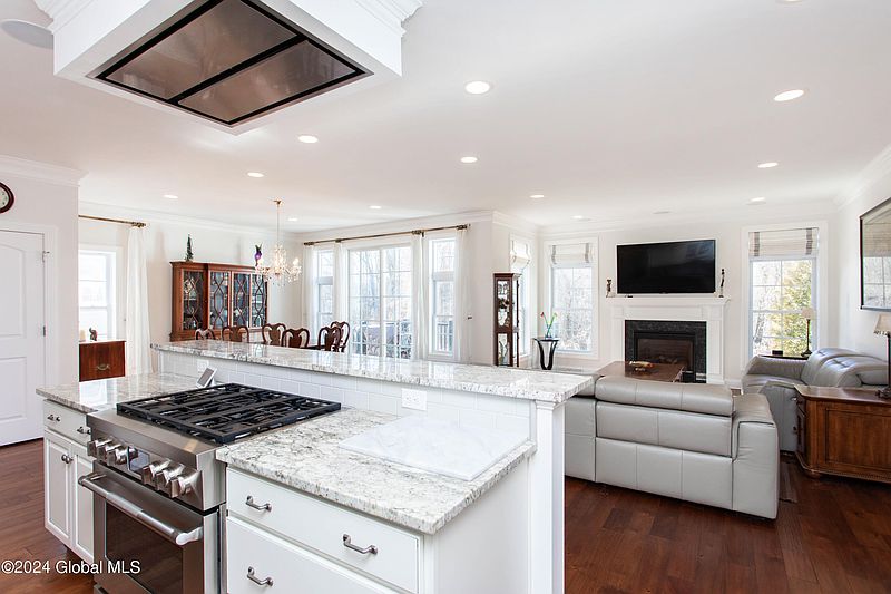 3rd image of 34 Cambridge Way
