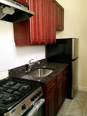 Rented by Elbe Real Estate Inc | media 10