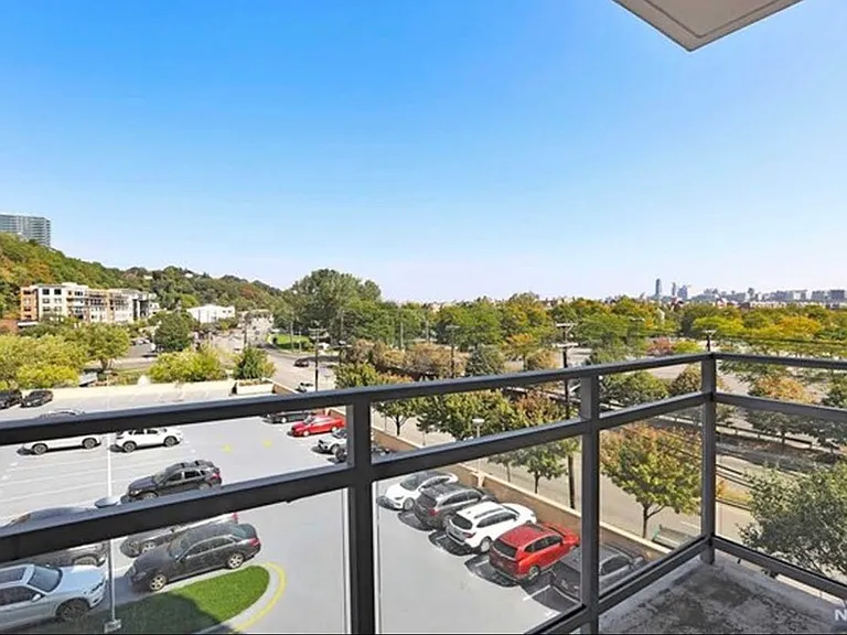 512 Hudson Park — Photo 16