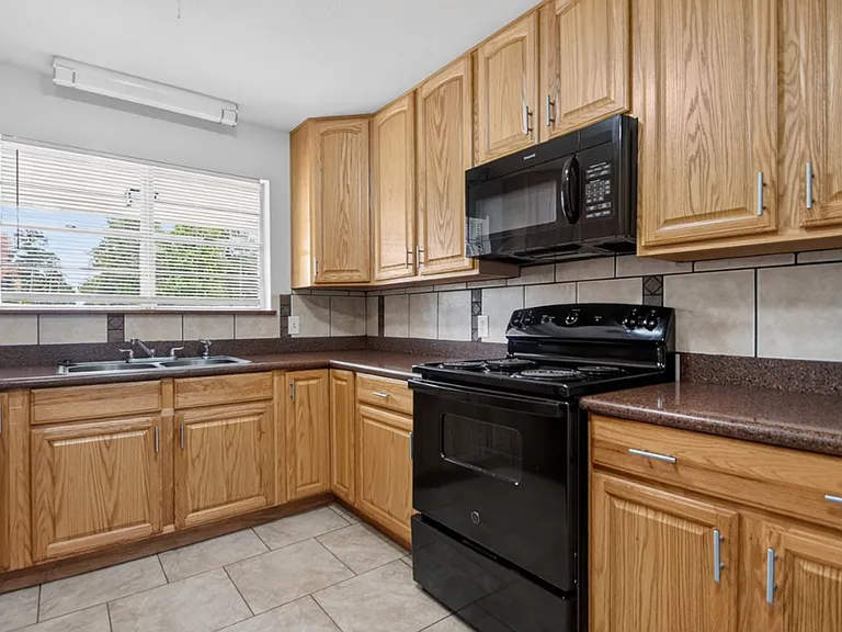 822 N Hughes St — Photo 3