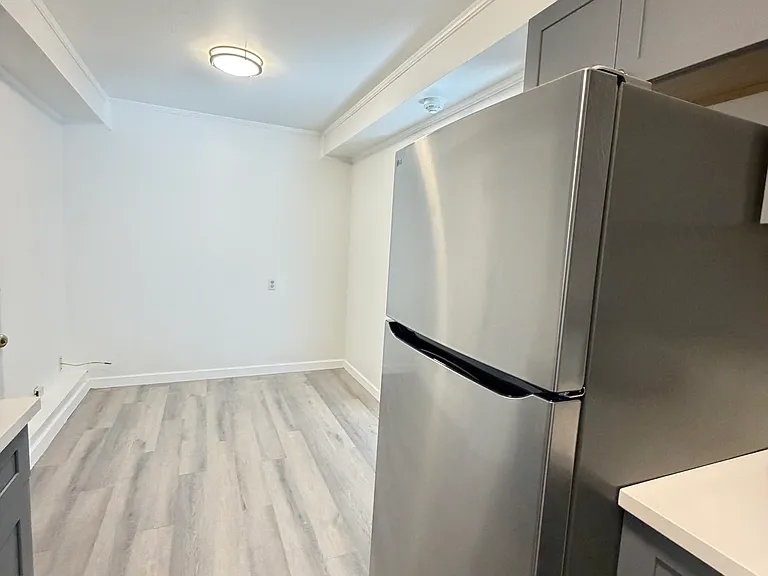73 Cervantes Blvd #B — Photo 11
