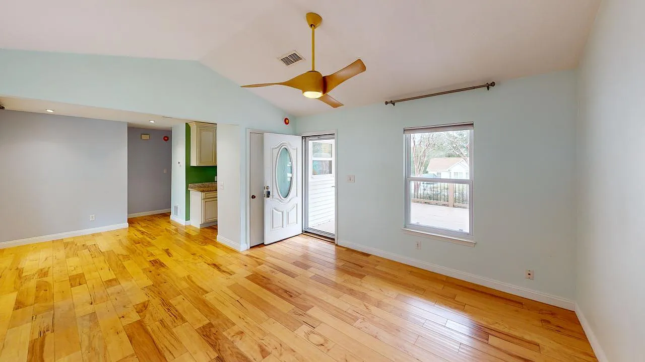 3 bed, 2.0 bath, 1116 sqft, $1,860 — Photo 3