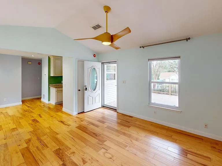 4827 Birchwood Pl — Photo 3