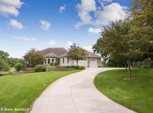 1646 Timberlake Dr, Cedar Rapids, IA 52403