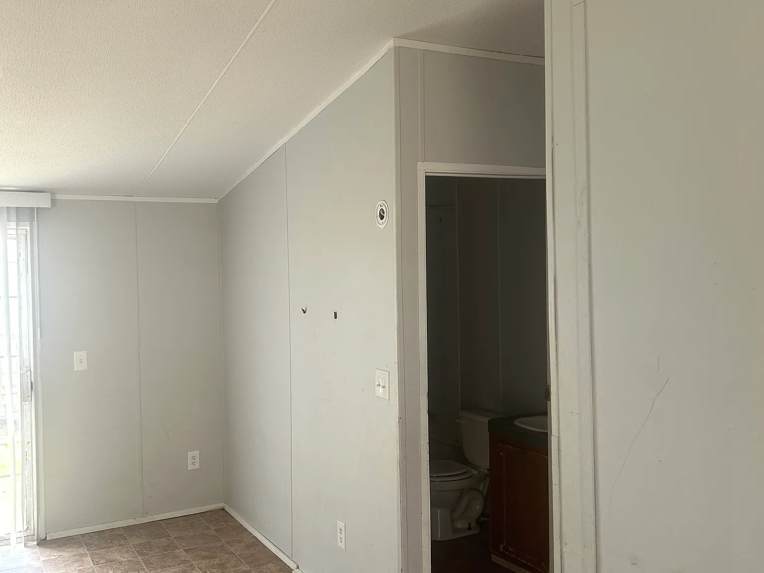 3 bed, 1200 sqft, $1,350 — Photo 2
