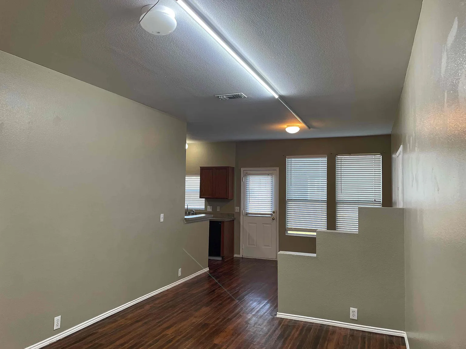 3 bed, 1234 sqft, $1,800 — Photo 2