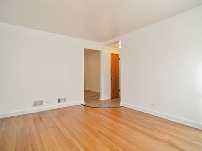 3rd image of 2632 W Balmoral Ave APT 1W