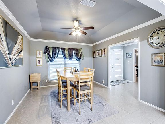 5th image of 825 Woodridge Dr