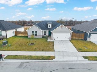 2502 Lightfoot Ln, Bryan, TX 77803