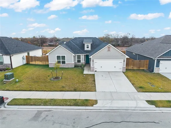 2502 Lightfoot Ln, Bryan, TX 77803