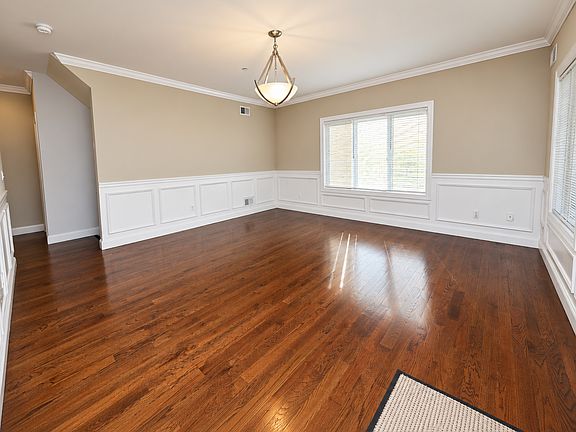4th image of 39 Rhett Ave #1