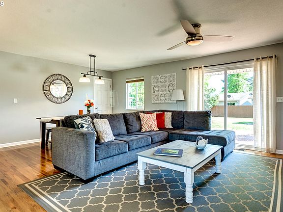 5th image of 113 NE Hazel Dell Way