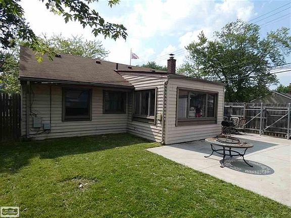 5th image of 26374 Barnes St