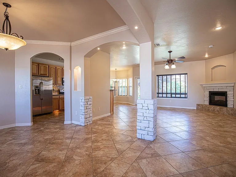 1124 Pajarito Dr — Photo 5