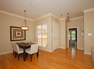 210 Heatherwood Dr, Irving, TX 75063