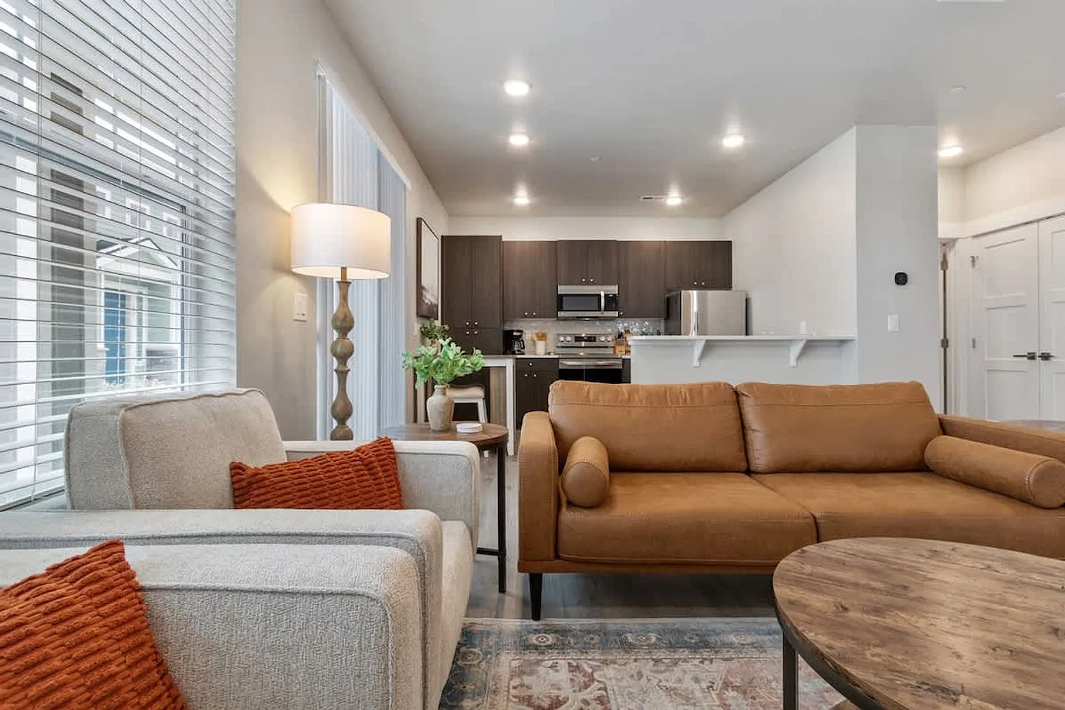 2 bed, 2.0 bath, 365 sqft, $5,018 — Photo 4