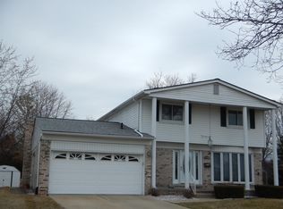 37880 Hanson Dr, Sterling Heights, MI 48310