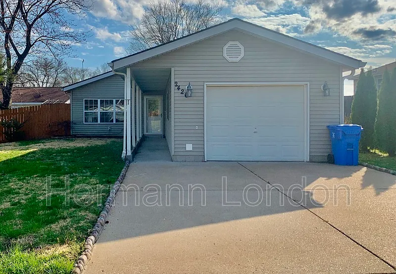 2426 Buttonwood Ct photo 1